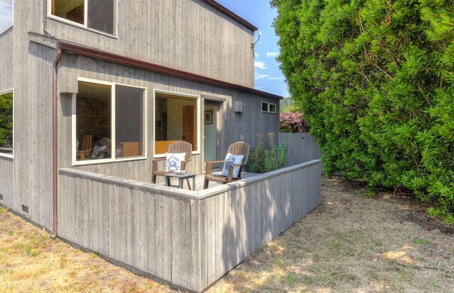Shell Beach Retreat - Photo 33