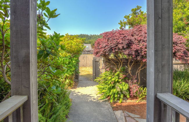 Shell Beach Retreat - Photo 32