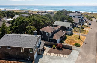 Photo 1 - Vivenda Vida Boa by Avantstay Recently Renovated Home in Manzanita w/ Lovely Sunny Deck