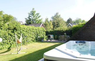 Photo 1 - Cozy Holiday Home with Hot Tub in Lauwersoog by Lake