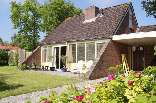 Photo 32 - Cozy Holiday Home with Hot Tub in Lauwersoog by Lake