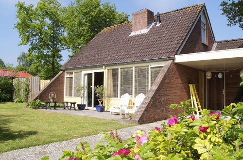 Photo 28 - Cozy Holiday Home with Hot Tub in Lauwersoog by Lake