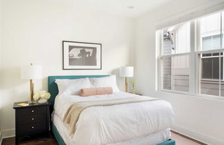 Photo 2 - Hart Suite 11 by Avantstay Gorgeous Town House w/ Modern Amenities in Nashville