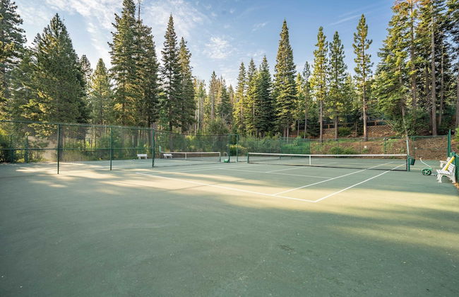 Wolfe by Avantstay 5mins Northstar! w/ Hot Tub, Fireplace, 2 Private Decks! - Foto 32
