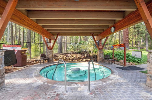 Photo 10 - Redwood by Avantstay Secluded Cabin w/ Views & Spa 5mins to Northstar