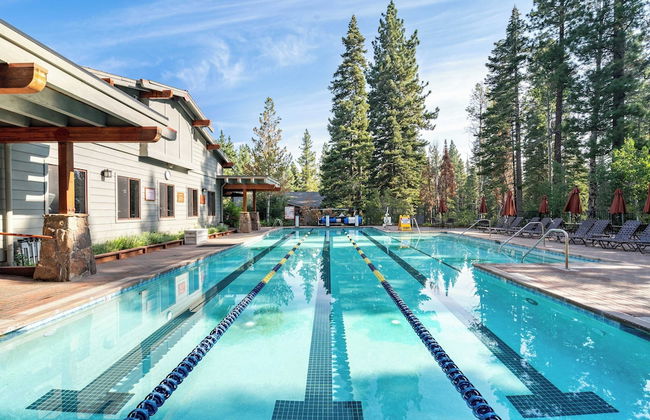 Wolfe by Avantstay 5mins Northstar! w/ Hot Tub, Fireplace, 2 Private Decks! - Foto 27
