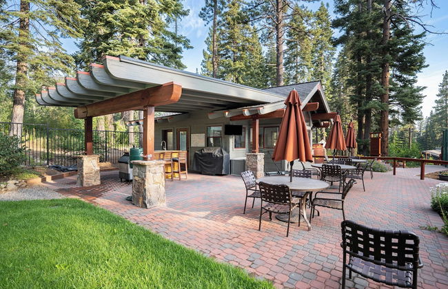 Wolfe by Avantstay 5mins Northstar! w/ Hot Tub, Fireplace, 2 Private Decks! - Foto 34