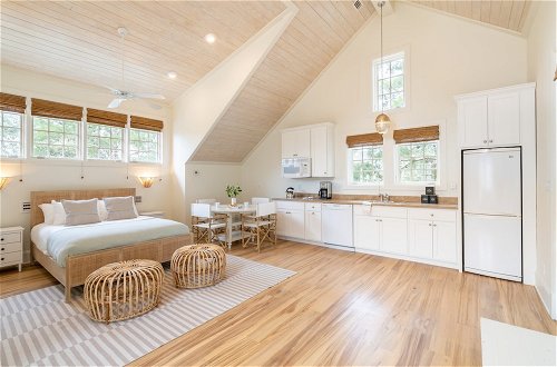 Photo 30 - Parker by Avantstay Radiant Home w/ Stunning Design Close to Beach