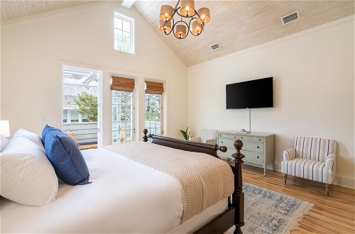 Photo 4 - Parker by Avantstay Radiant Home w/ Stunning Design Close to Beach