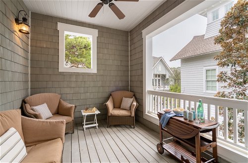 Photo 28 - Parker by Avantstay Radiant Home w/ Stunning Design Close to Beach
