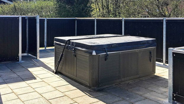 Bañera de hidromasaje al aire libre