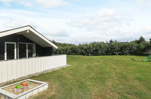 Photo 17 - Beautiful Holiday Home in Blåvand With Sauna