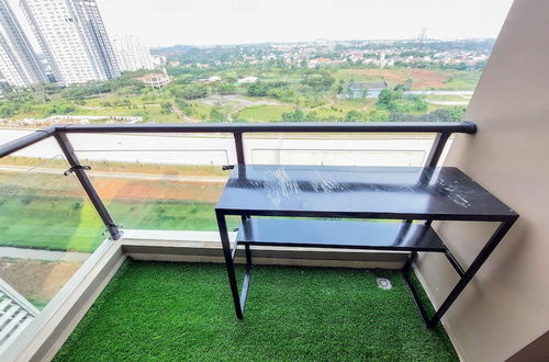 Foto 17 - Restful And Comfy 2Br At Sky House Bsd Apartment By Tarvelio