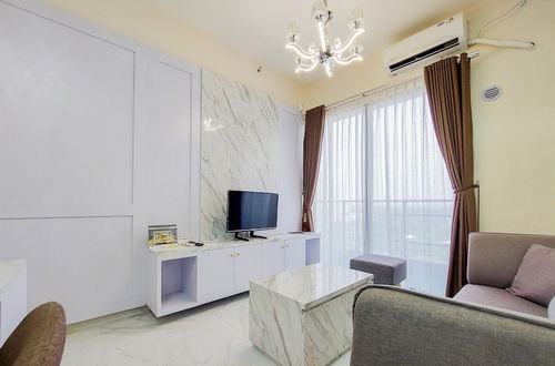 Photo 16 - Restful And Comfy 2Br At Sky House Bsd Apartment By Tarvelio