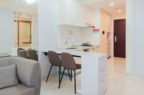 Photo 10 - Restful And Comfy 2Br At Sky House Bsd Apartment By Tarvelio