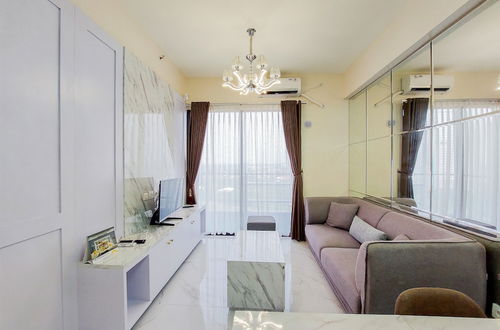 Foto 9 - Restful And Comfy 2Br At Sky House Bsd Apartment By Tarvelio