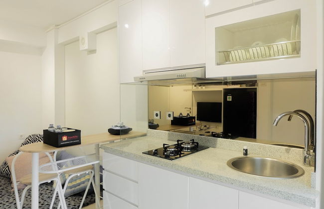 Stylish and Modern 2BR Bassura City Apartment - Foto 8