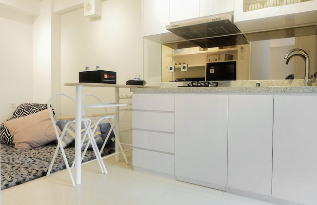 Stylish and Modern 2BR Bassura City Apartment - Foto 11