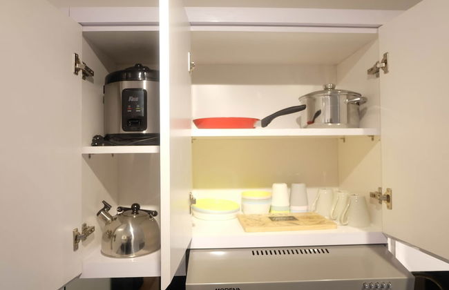 Stylish and Modern 2BR Bassura City Apartment - Foto 12