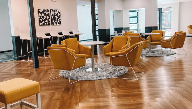 Coin salon dans le hall
