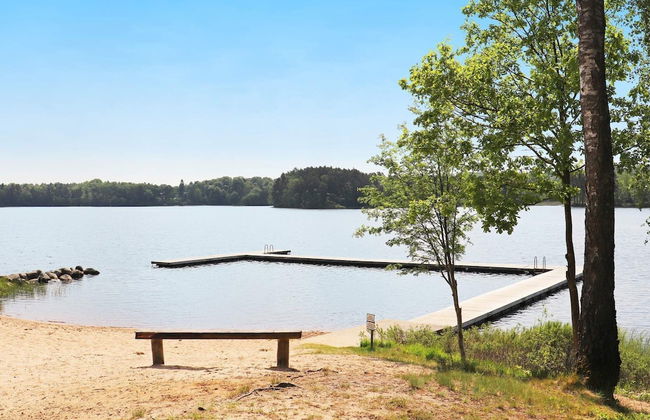 Charming Lakeside Cottage Getaway - Foto 13