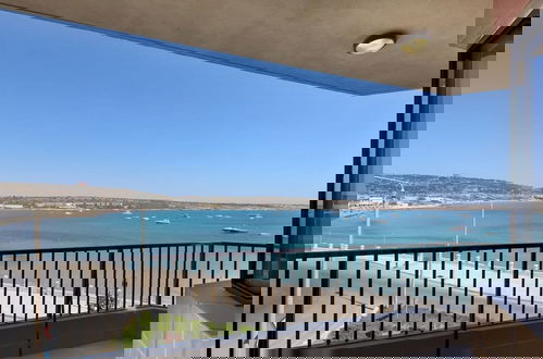 Foto 13 - Seafront 2 Bedroom Apartment Overlooking Bay