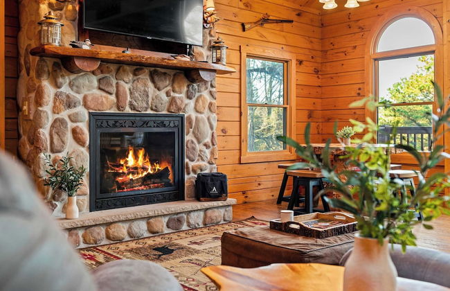 Deer Haven Cabin by Avantstay Waterfront Dock + Firepit - Photo 23