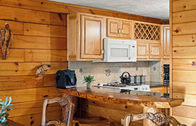 Deer Haven Cabin by Avantstay Waterfront Dock + Firepit - Photo 25