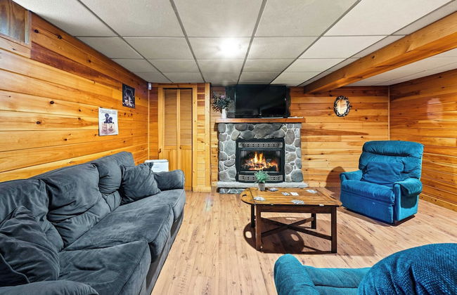 Deer Haven Cabin by Avantstay Waterfront Dock + Firepit - Photo 9