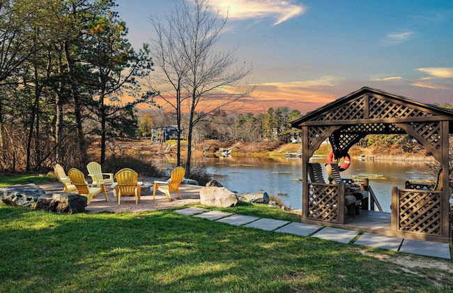 Deer Haven Cabin by Avantstay Waterfront Dock + Firepit - Photo 57
