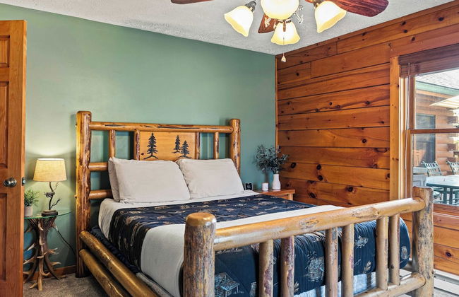 Deer Haven Cabin by Avantstay Waterfront Dock + Firepit - Photo 8