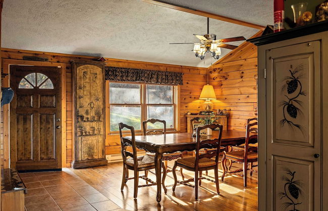 Deer Haven Cabin by Avantstay Waterfront Dock + Firepit - Photo 21