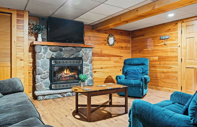 Deer Haven Cabin by Avantstay Waterfront Dock + Firepit - Photo 32