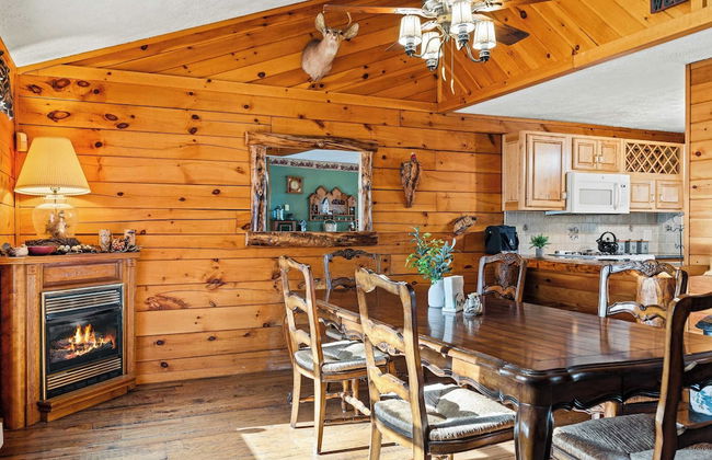 Deer Haven Cabin by Avantstay Waterfront Dock + Firepit - Photo 29
