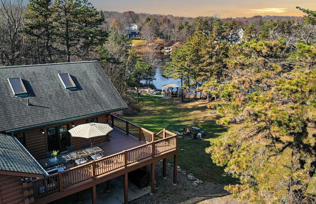 Deer Haven Cabin by Avantstay Waterfront Dock + Firepit - Photo 56