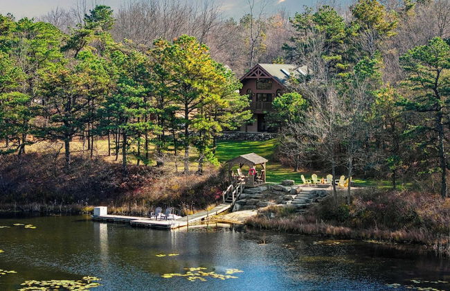 Deer Haven Cabin by Avantstay Waterfront Dock + Firepit - Photo 22