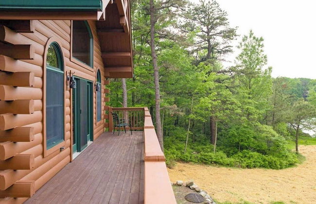 Deer Haven Cabin by Avantstay Waterfront Dock + Firepit - Photo 58