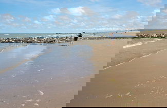 Foto 1 - Modern Holiday Home, Near the Sea