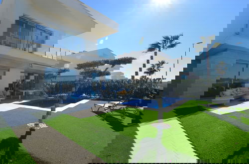 Foto 1 - Sunny Villa With Fenced Garden