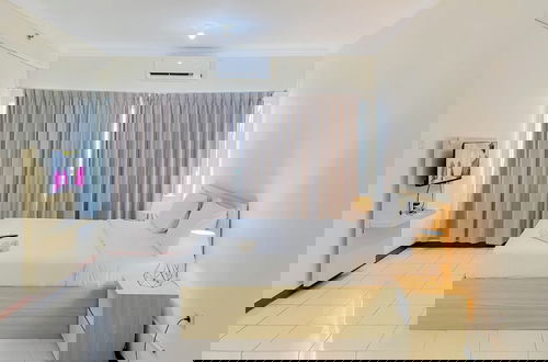 Foto 5 - Tidy Studio (No Kitchen) Grand Palace Kemayoran Apartment (Free Ipl & Utilities)