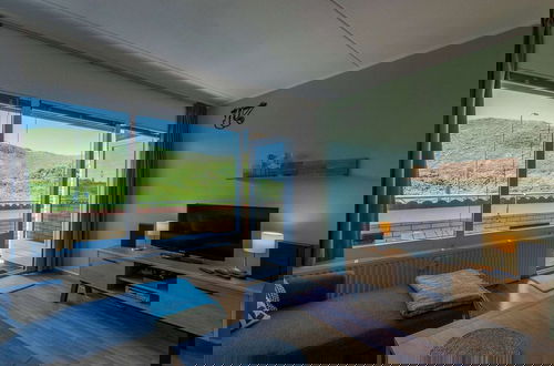 Foto 2 - Seaside Holiday Apartment With a Patio