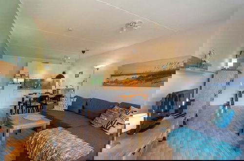 Foto 1 - Seaside Holiday Apartment With a Patio
