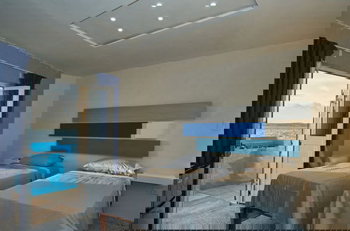 Photo 16 - Bungalow over the sea with Pool & views