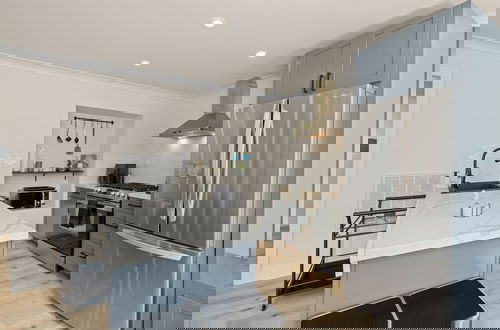 Foto 8 - Oakland Hills Farmhouse Stunner + Game Room + Ac