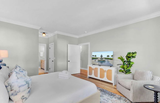 Southern Oasis by Avantstay 0.5mi Walk to the Beach, Pool, Patio, Large Yard - Foto 24