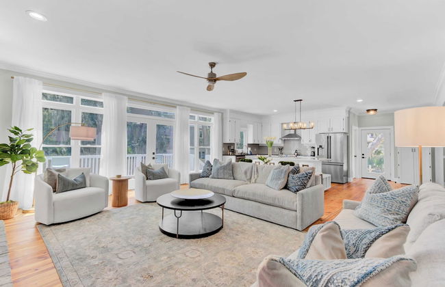Southern Oasis by Avantstay 0.5mi Walk to the Beach, Pool, Patio, Large Yard - Foto 14
