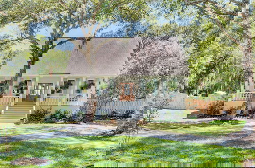 Foto 63 - Southern Oasis by Avantstay 0.5mi Walk to the Beach, Pool, Patio, Large Yard