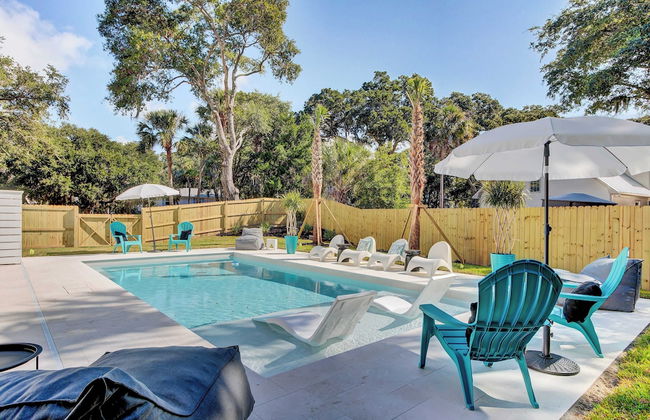 Southern Oasis by Avantstay 0.5mi Walk to the Beach, Pool, Patio, Large Yard - Foto 51