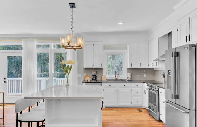 Southern Oasis by Avantstay 0.5mi Walk to the Beach, Pool, Patio, Large Yard - Foto 16