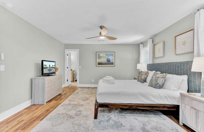 Southern Oasis by Avantstay 0.5mi Walk to the Beach, Pool, Patio, Large Yard - Foto 38
